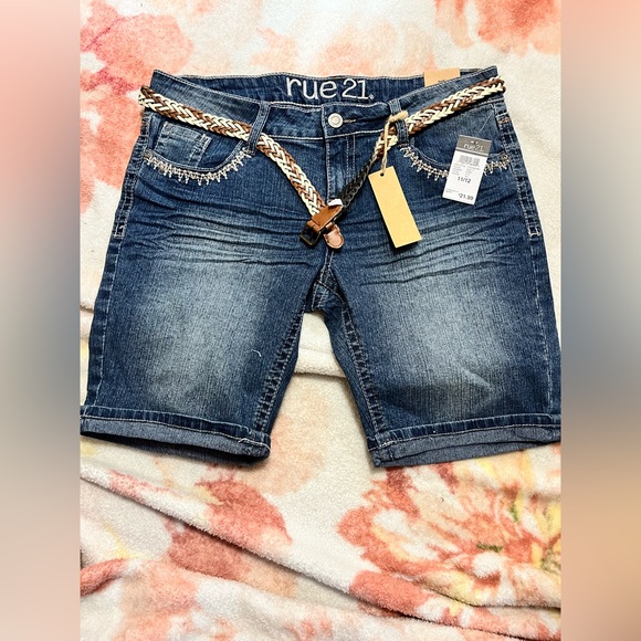 NWT Rue 21 blue Jean shorts Size 11/12 - Picture 1 of 2